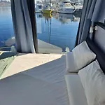 Ботель Floating Experience Black Pearl, Maggiore Дормеллетто