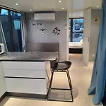 Ботель Floating Experience Black Pearl, Maggiore Дормеллетто