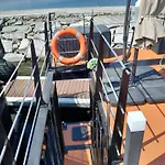 Floating Experience Black Pearl, Maggiore Ботель Дормеллетто