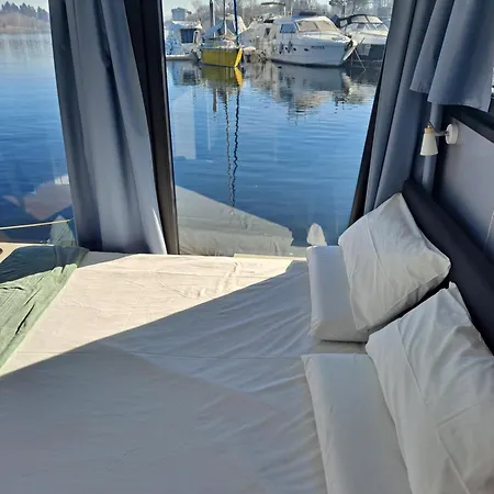 Úszó hotel Floating Experience Black Pearl, Maggiore Dormelletto