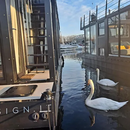 Floating Experience Black Pearl, Maggiore