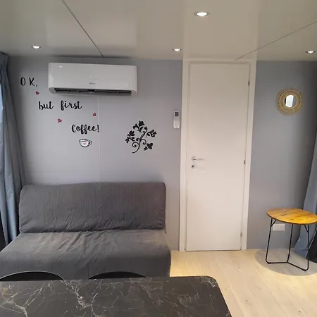 Floating Experience Black Pearl, Maggiore Úszó hotel Dormelletto