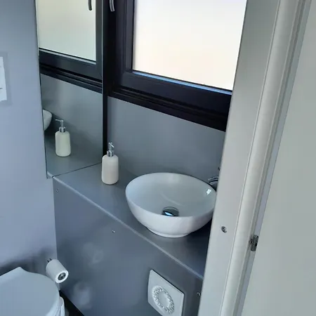 Hotel na wodzie Floating Experience Black Pearl, Maggiore