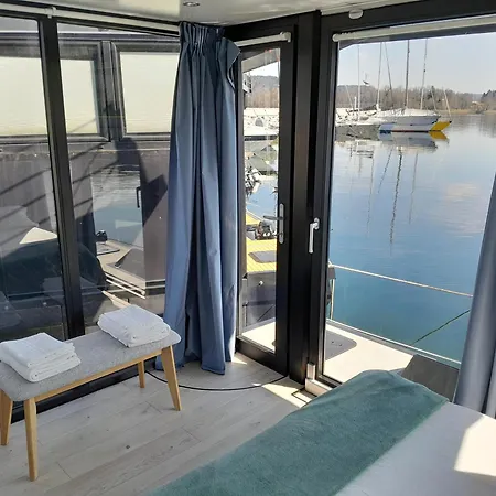 Úszó hotel Floating Experience Black Pearl, Maggiore *