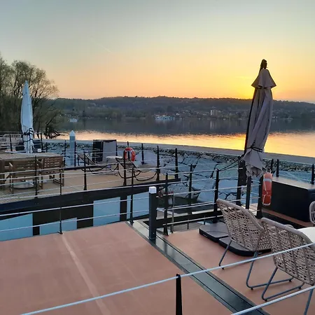 Floating Experience Black Pearl, Maggiore Úszó hotel