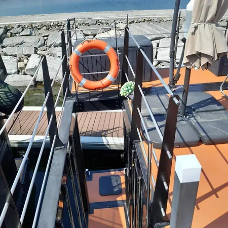 Floating Experience Black Pearl, Maggiore Hotel en barco Dormelletto