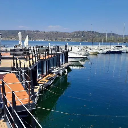 Botel Floating Experience Black Pearl, Maggiore