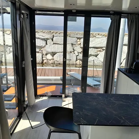 Floating Experience Black Pearl, Maggiore