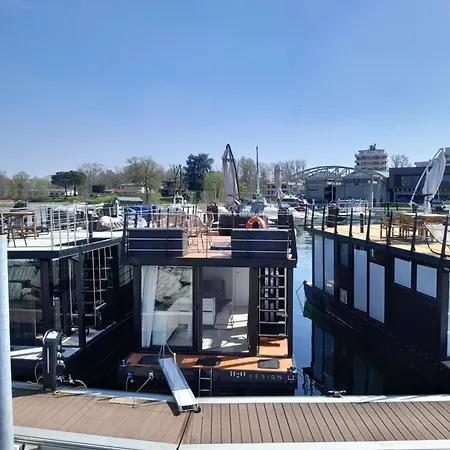 Úszó hotel Floating Experience Black Pearl, Maggiore