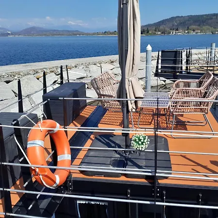Floating Experience Black Pearl, Maggiore Πλωτό κατάλυμα Dormelletto