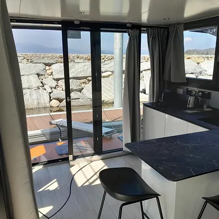 Floating Experience Black Pearl, Maggiore 보트호텔 도멜레토