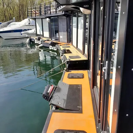 Floating Experience Black Pearl, Maggiore