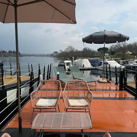 Floating Experience Black Pearl, Maggiore 보트호텔 *