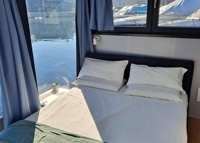 Hotel en barco Floating Experience Black Pearl, Maggiore