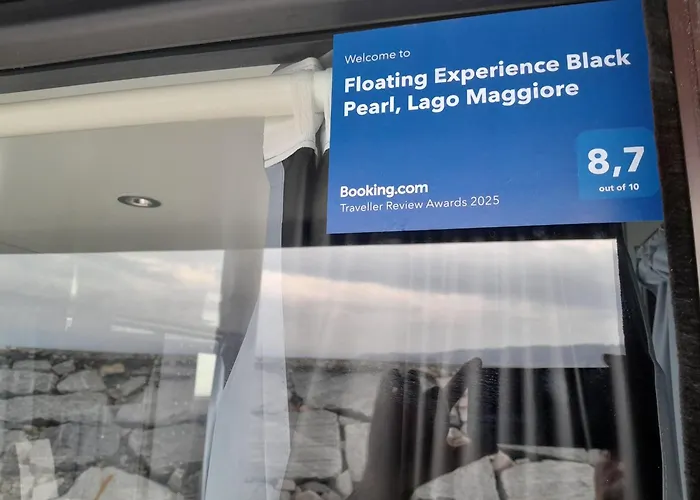 Floating Experience Black Pearl, Maggiore Hotel en barco Dormelletto