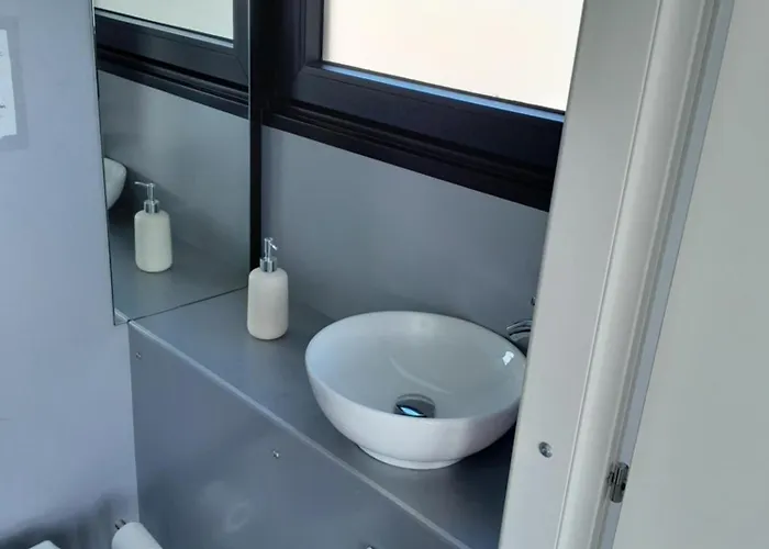 船屋 Floating Experience Black Pearl, Maggiore