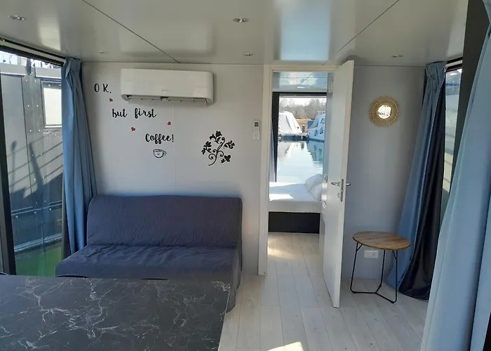 Floating Experience Black Pearl, Maggiore * 도멜레토