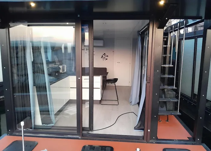 Floating Experience Black Pearl, Maggiore