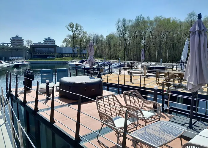 Floating Experience Black Pearl, Maggiore *