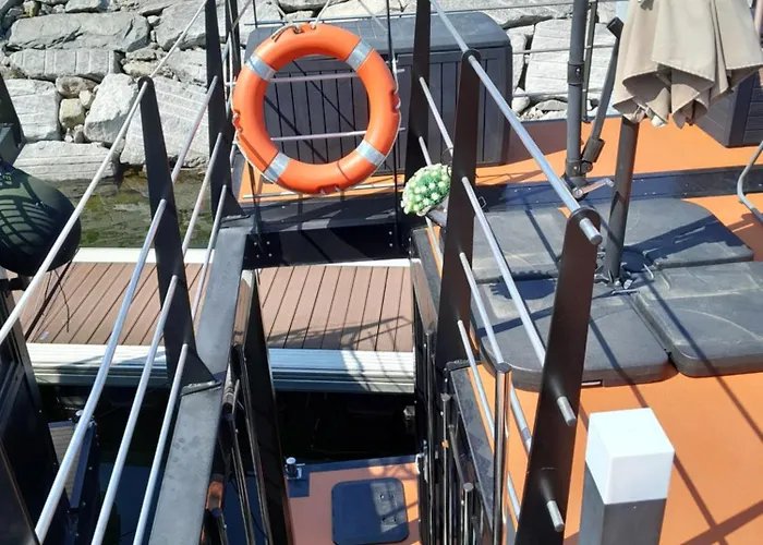 Floating Experience Black Pearl, Maggiore Hotel en barco Dormelletto