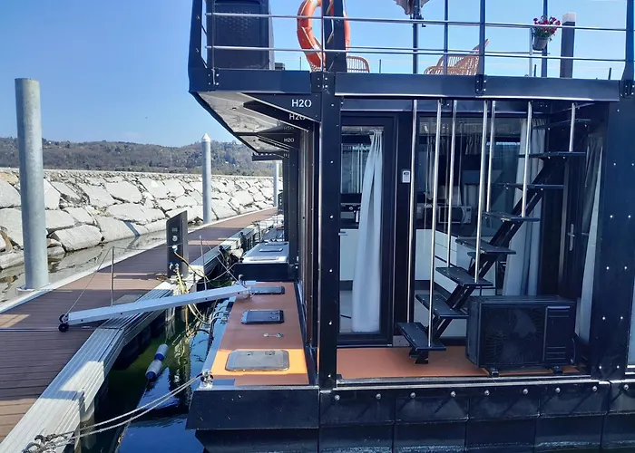 Hotel en barco Floating Experience Black Pearl, Maggiore