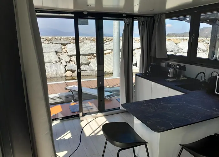 Floating Experience Black Pearl, Maggiore 船屋 多米勒托