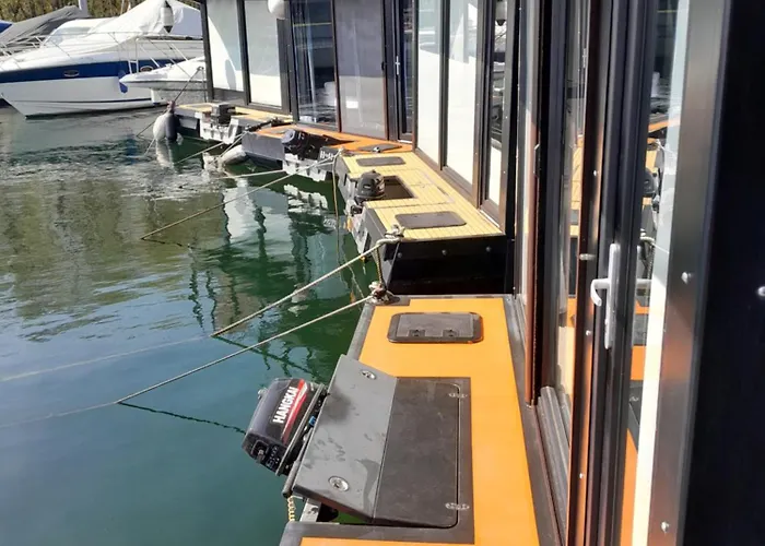 Floating Experience Black Pearl, Maggiore