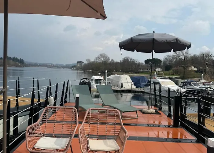 Floating Experience Black Pearl, Maggiore 보트호텔 *